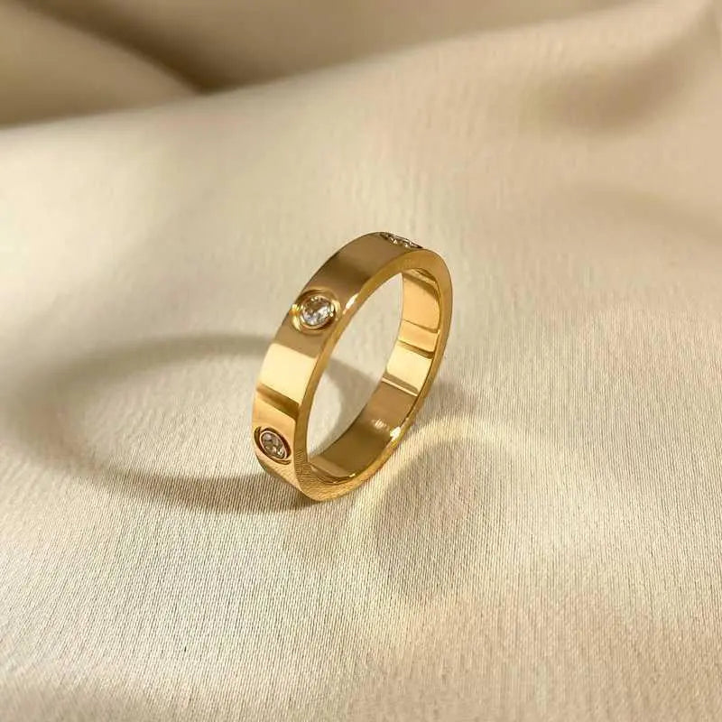 Unisex matching couple ring in gold and rose gold