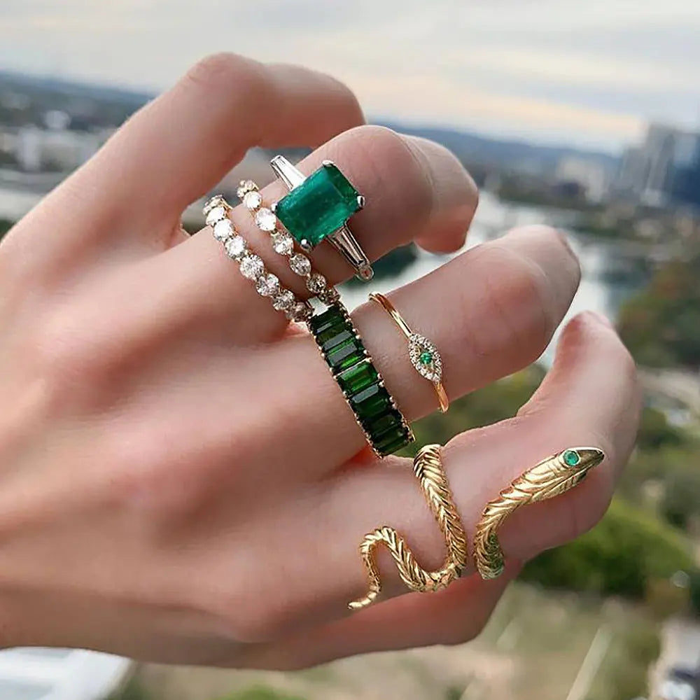 Women's vintage snake ring set with six pieces and green stones