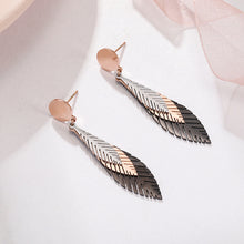 Load image into Gallery viewer, Three-leaf earrings
